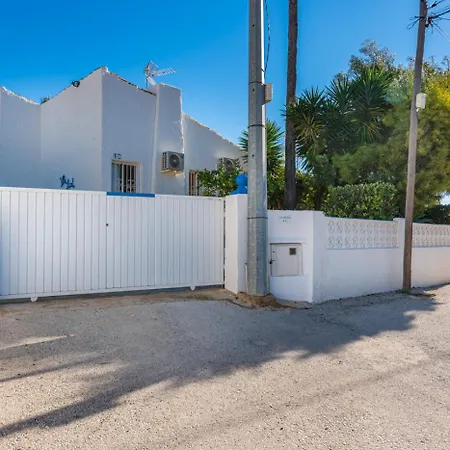 Anais - Plusholidays * Ifach