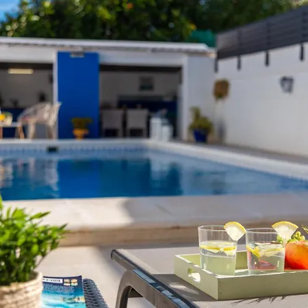 Anais - Plusholidays *