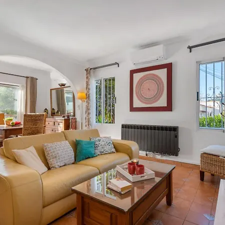 Anais - Plusholidays * Calpe