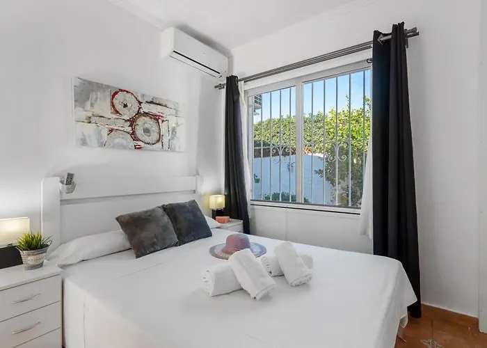 Anais - Plusholidays * Ifach