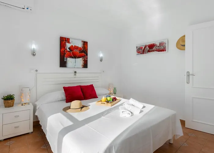 Anais - Plusholidays