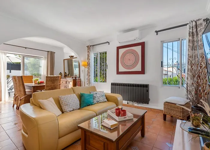 Anais - Plusholidays * Ifach