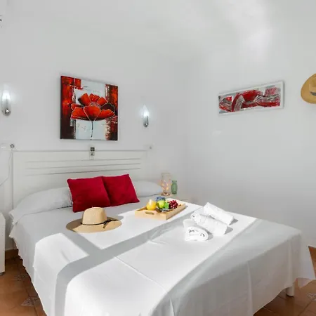 Anais - Plusholidays