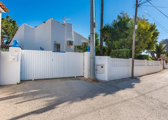 Anais - Plusholidays * Ifach