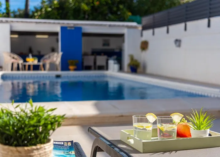 Anais - Plusholidays *